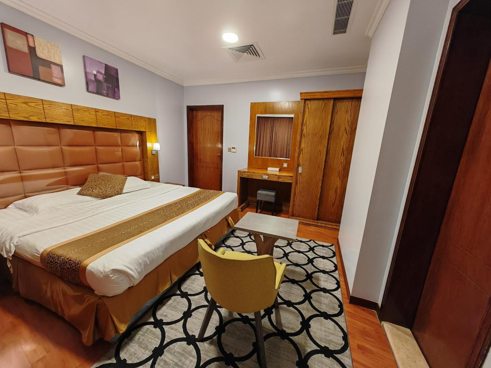Aparthotel Traveller Appartments 4*